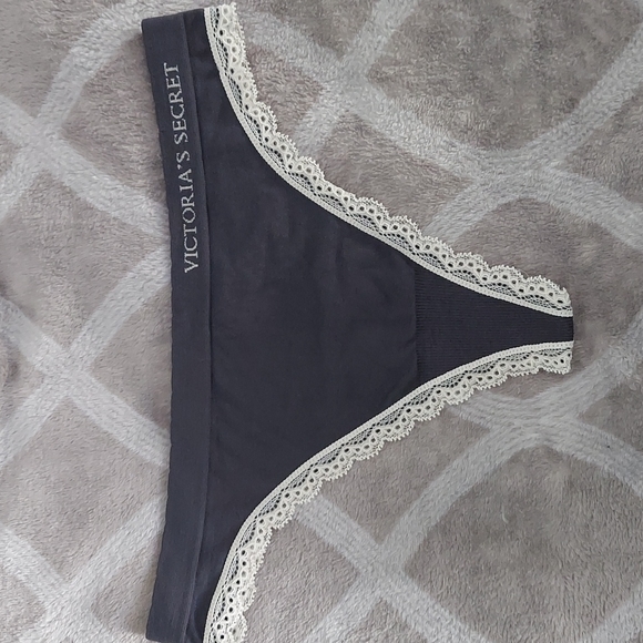 2 NWOT Victoria secret thongs size Small - Picture 3 of 9